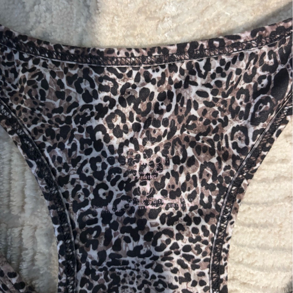 Leopard Print Racerback Tank Top - Picture 4 of 5